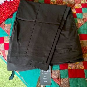 18W NWT Zac & Rachel black capri.